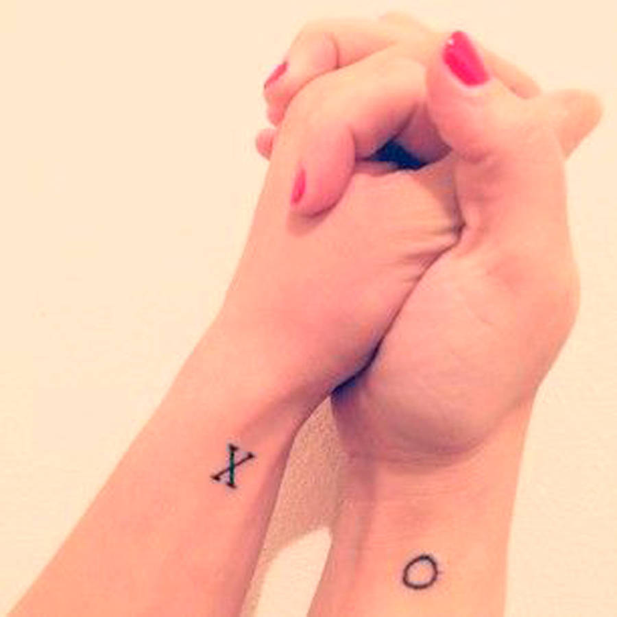 Tatouage-couple-poignet