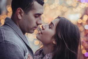 Liste de compliments pour un homme : 40 phrases pour le toucher