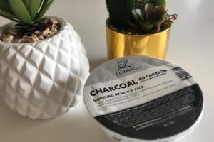 Mon avis sur le masque au charbon Lindsay & Co qui a fait un petit miracle sur ma peau