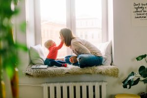 Maman solo, comment s’en sortir financièrement ?