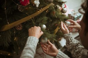 10 idées de cadeaux de Noël pour un jeune couple