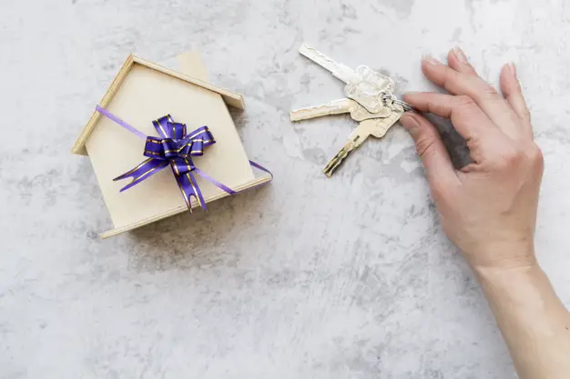 cadeau symbolique pour couple clé de sa maison