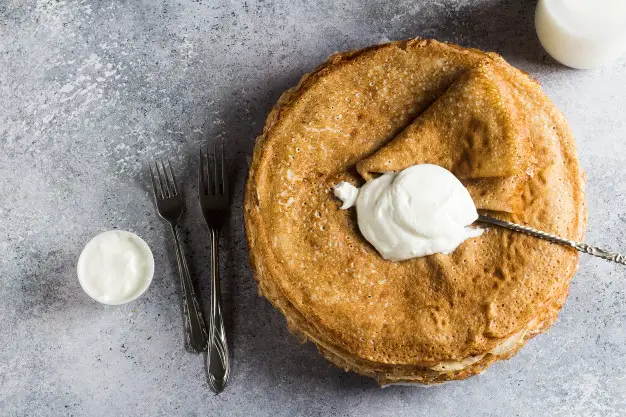 idées cadeaux pour les noces de froment : soirée crêpes en amoureux