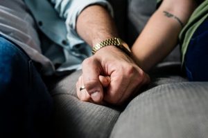 Comment savoir s’il est amoureux de moi ? 17 signes évidents
