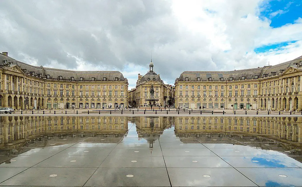 Activités à faire à bordeaux : place de la bourse