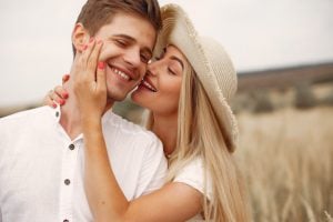 10 idées de petites attentions amoureuses pour son copain à distance