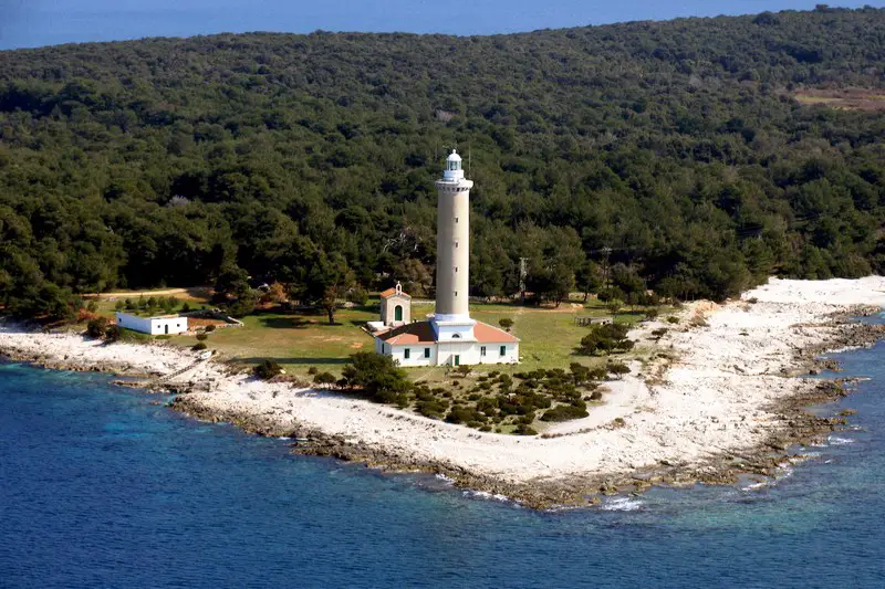  Weekend en amoureux insolite en Europe  : phare en croatie