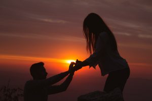 Comment demander quelqu’un en fiançailles ?