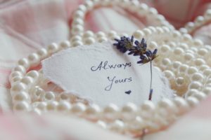 Noces de perle : 7 idées cadeaux pour vos 30 ans de mariage