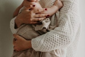 Maman solo et solitude : comment gérer ?