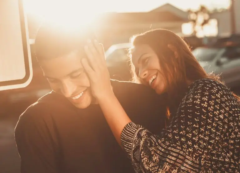 signes d'un homme qui tombe amoureux