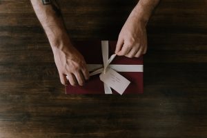 30 idées de cadeaux inoubliables pour les 25 ans d’un homme