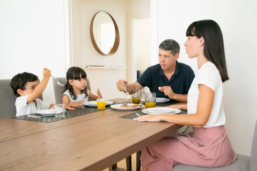 Mon conjoint n’accepte pas mes enfants que faire ? Parler d