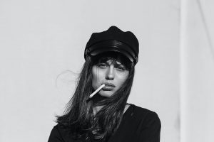 femme cigarette