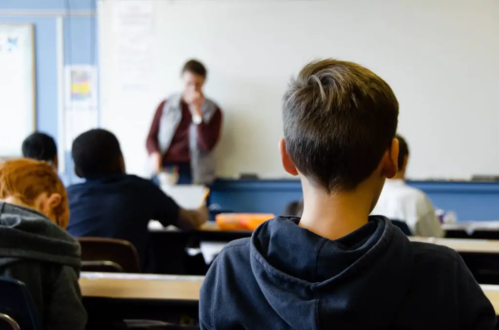 école enfant solitude