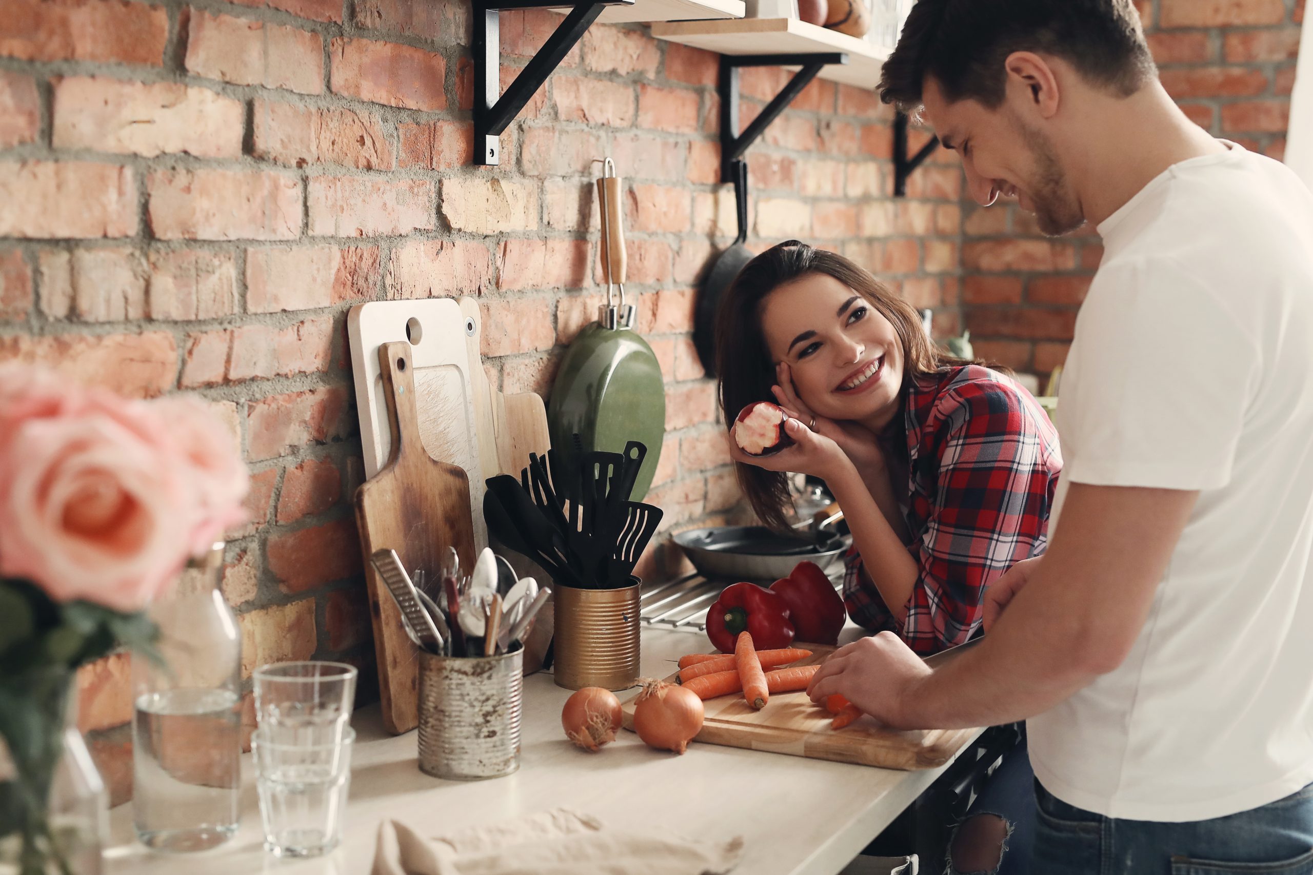 couple en train de cuisiner