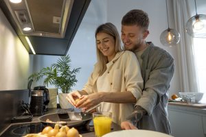 couple qui cuisine