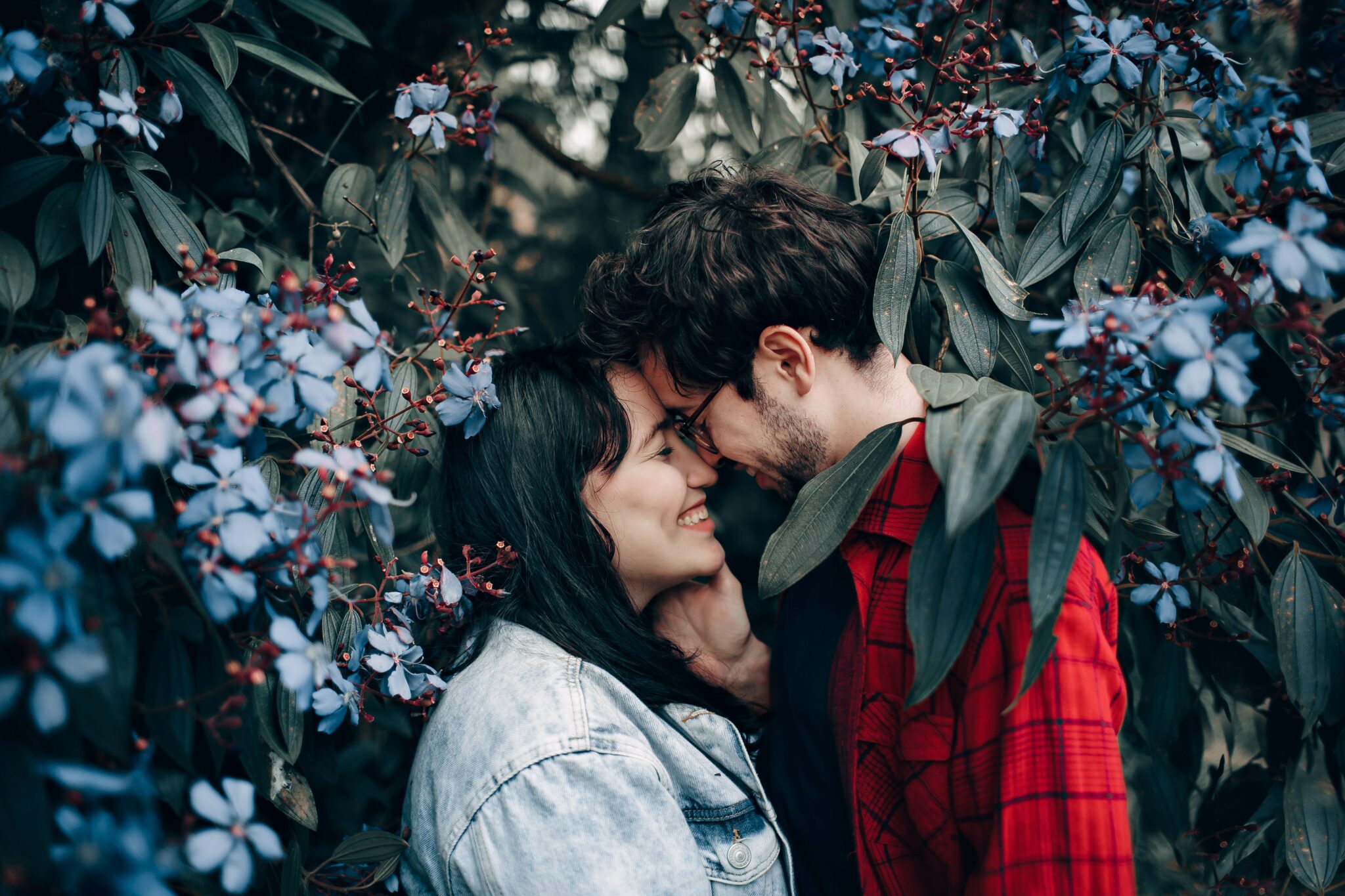 Comment savoir s’il est amoureux de moi ? 17 signes évidents