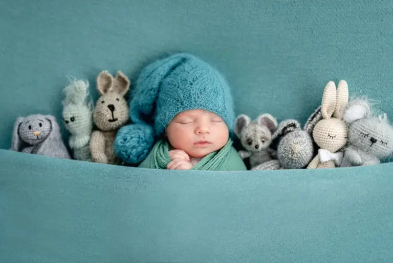 prénom de garçon rare et doux pour un bébé trop mignon avec doudou