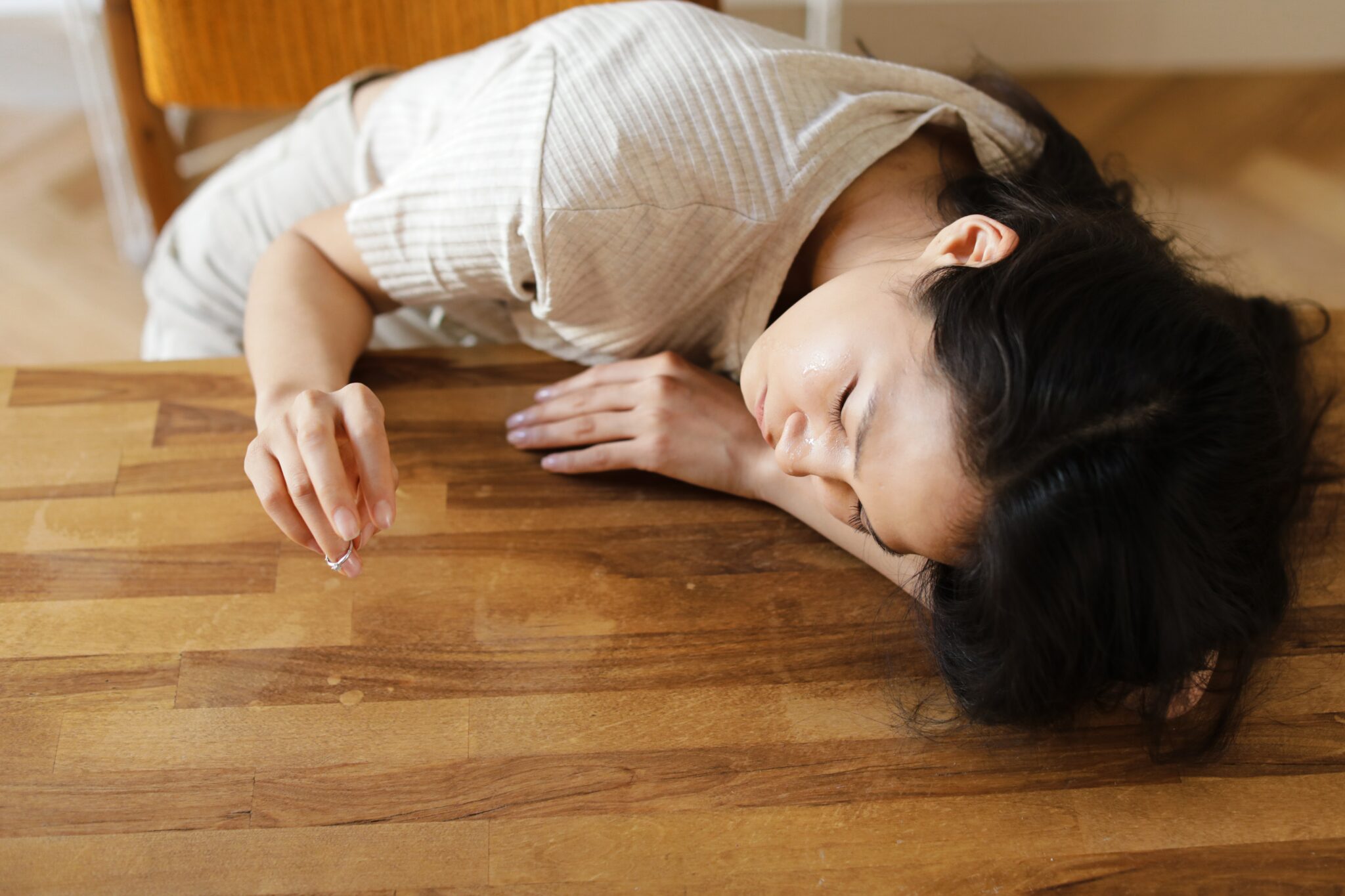 Pourquoi il me trompe, mais reste avec moi ? 10 explications