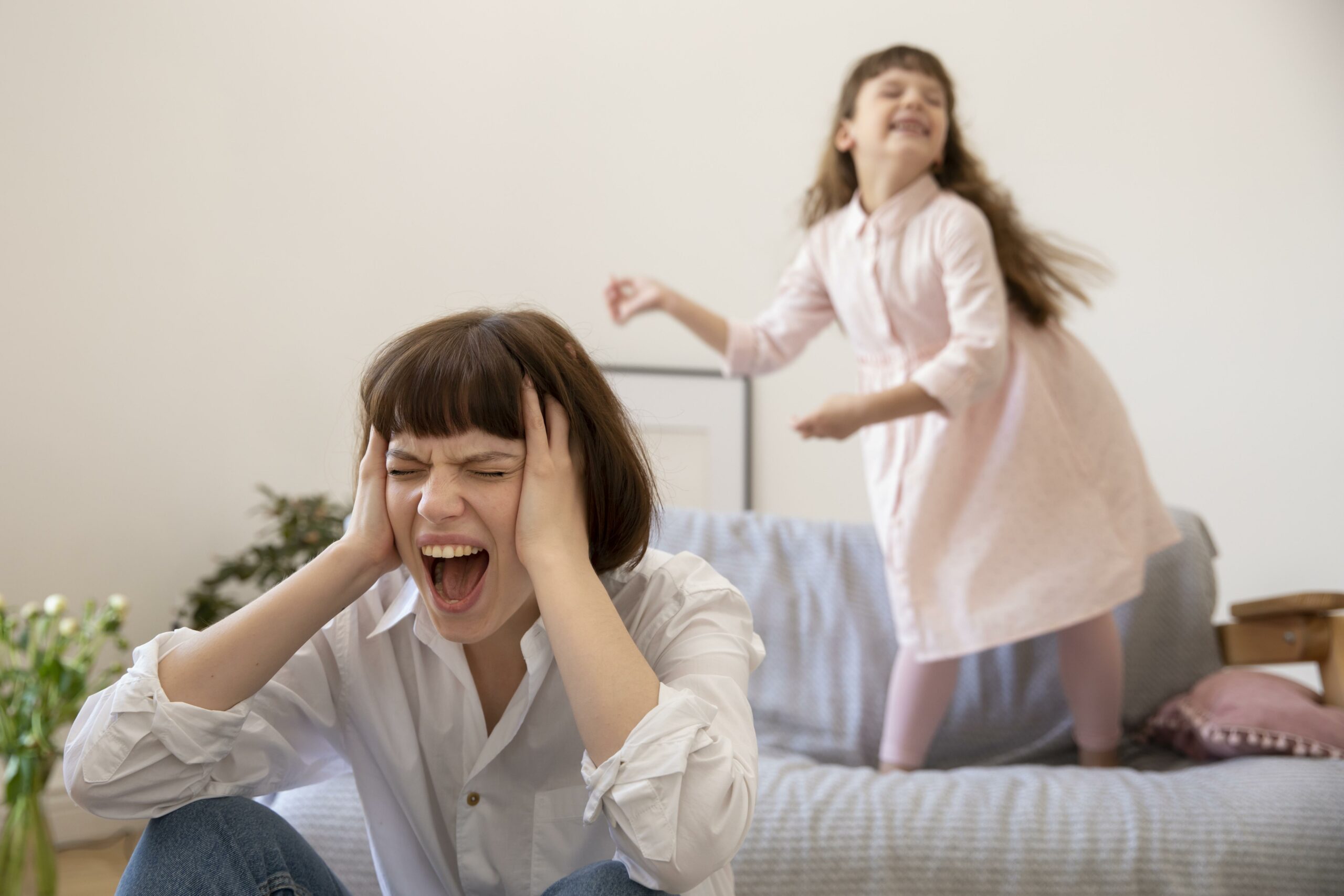 mère qui crie sur ses enfants