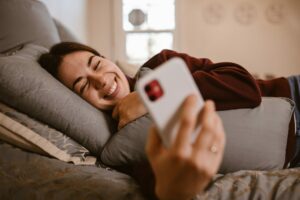 Comment dire bonne nuit à son crush ? 50 exemples de messages