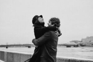 Est-ce vrai qu’un homme ne tombe amoureux qu’une fois ?