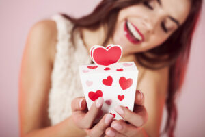 20 cadeaux romantiques mais  pas « gnan-gnan » pour les amoureux