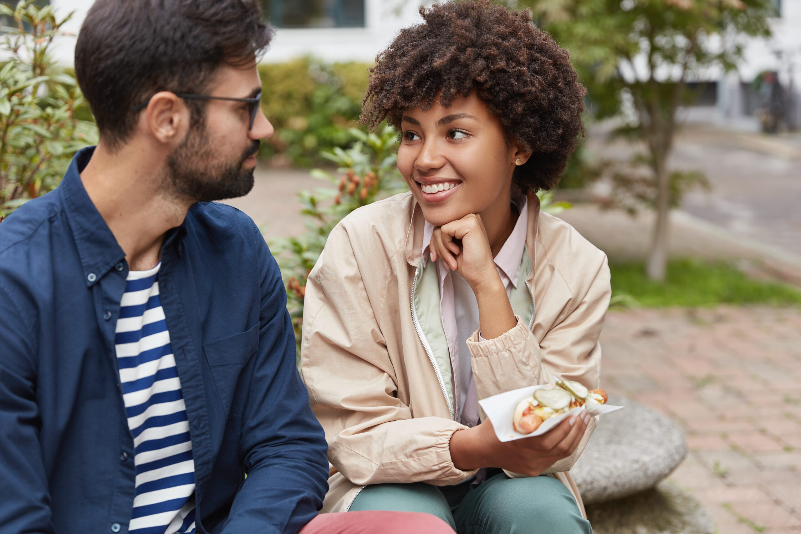 Multiculturel couple-multiculturel - Parler d'Amour
