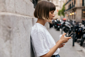 Il m’envoie des sms mais on ne se voit pas : pourquoi ?