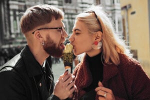 La neurobiologie de l’amour : Comment le cerveau et les hormones influencent nos sentiments et nos comportements amoureux ?