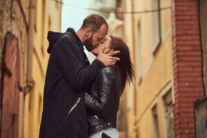 gestes tendres en public
