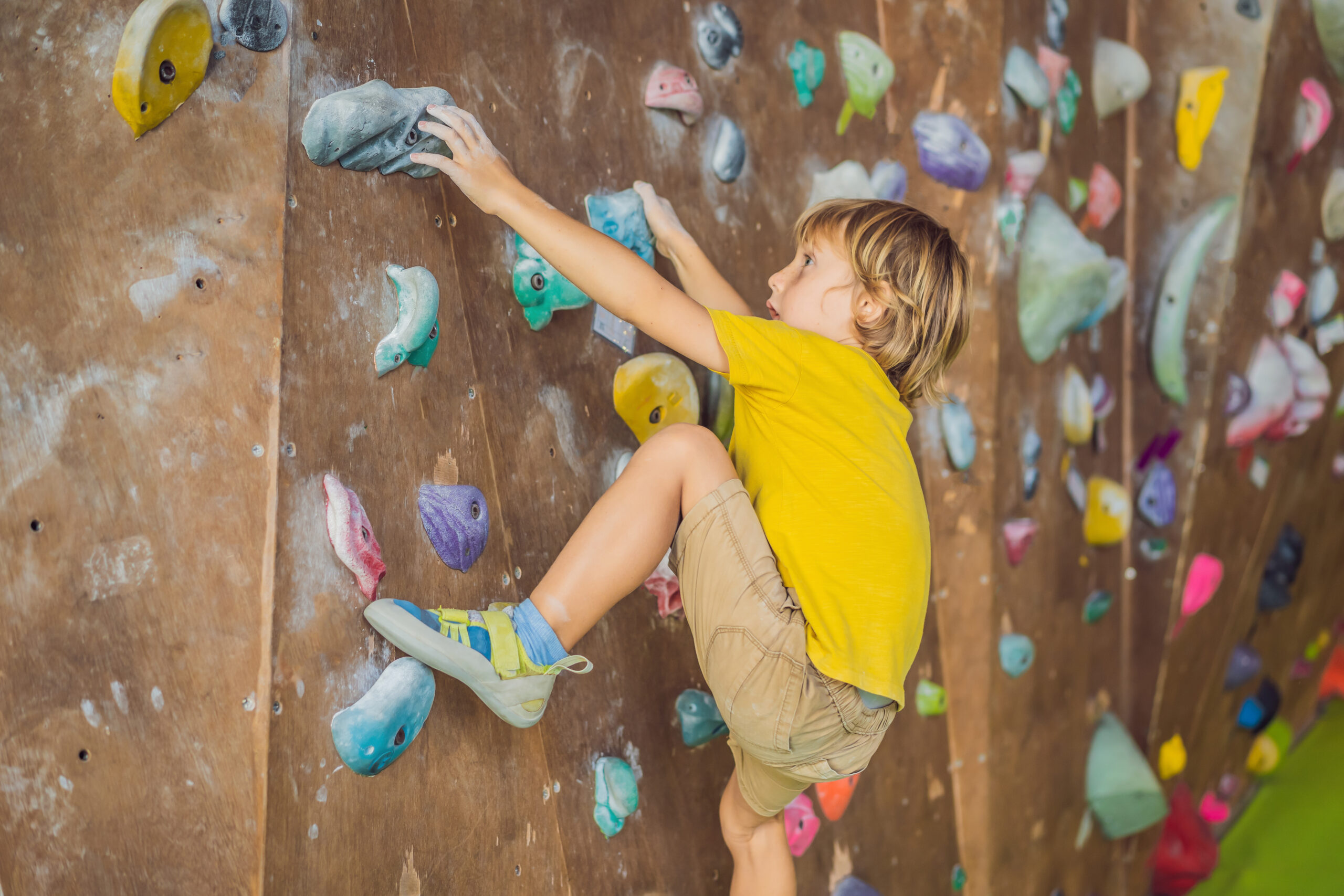 activité enfant escalade de bloc