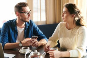 7 Erreurs de Communication Courantes dans les Couples et Comment les Éviter